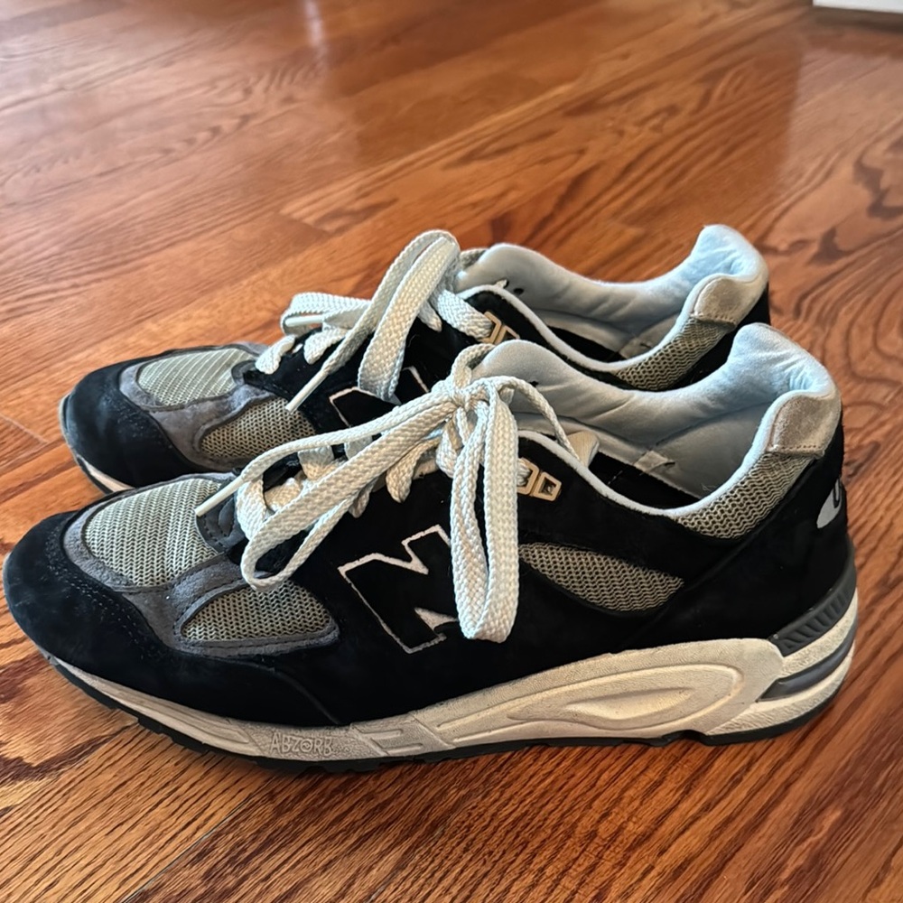 Men New Balance size 9 have been worn